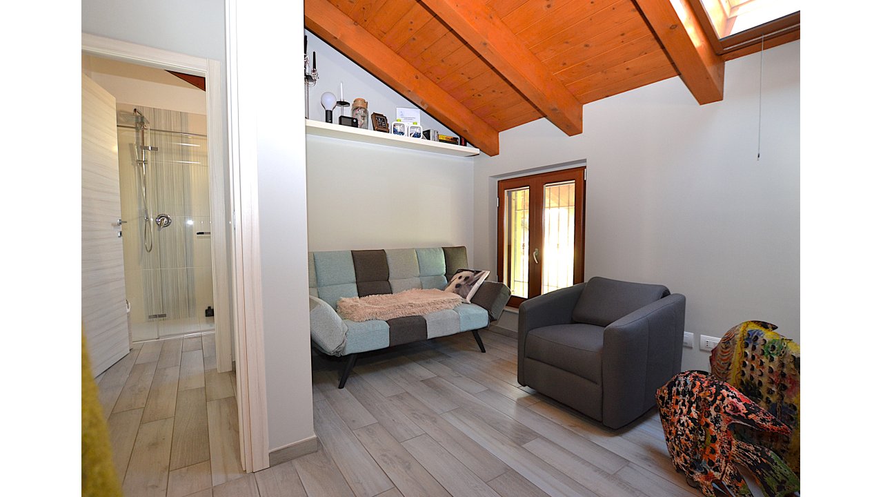 VILLA A SCHIERA