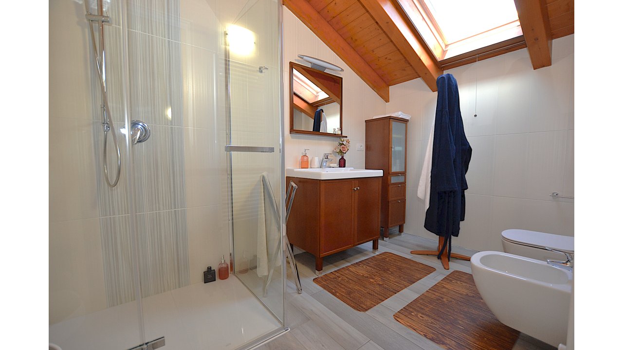 VILLA A SCHIERA