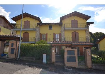 VILLA A SCHIERA