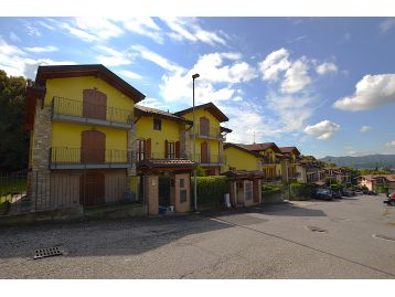 VILLA A SCHIERA