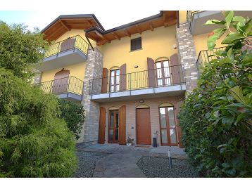 VILLA A SCHIERA