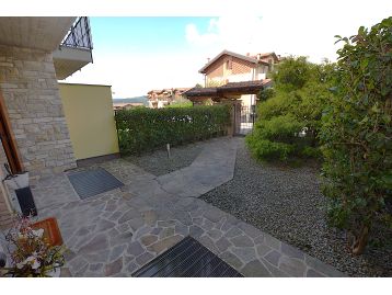 VILLA A SCHIERA