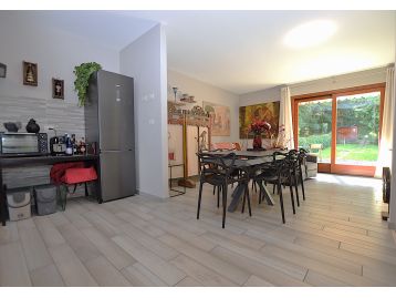 VILLA A SCHIERA