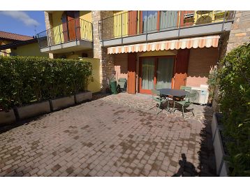 VILLA A SCHIERA