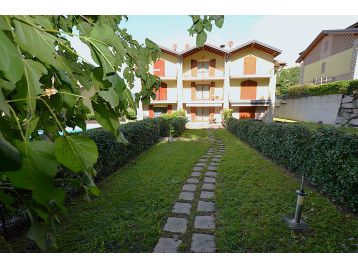 VILLA A SCHIERA