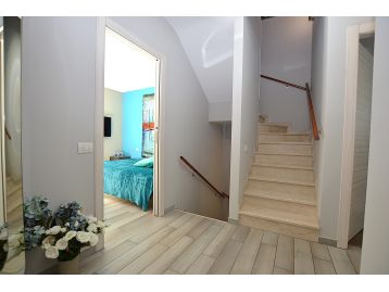 VILLA A SCHIERA