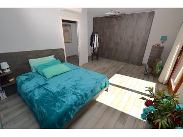 VILLA A SCHIERA