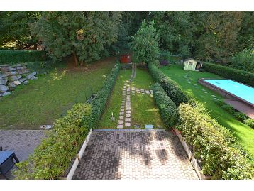 VILLA A SCHIERA
