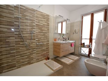 VILLA A SCHIERA