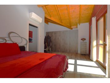 VILLA A SCHIERA