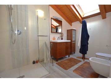 VILLA A SCHIERA