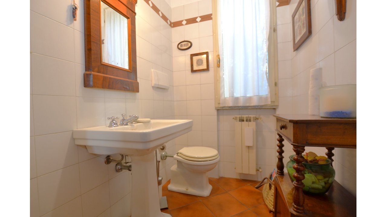 VILLA A SCHIERA