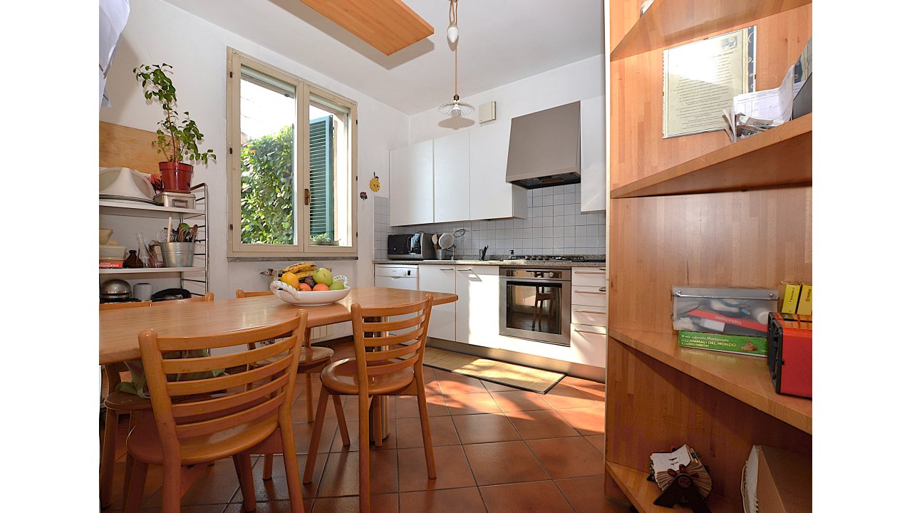 VILLA A SCHIERA