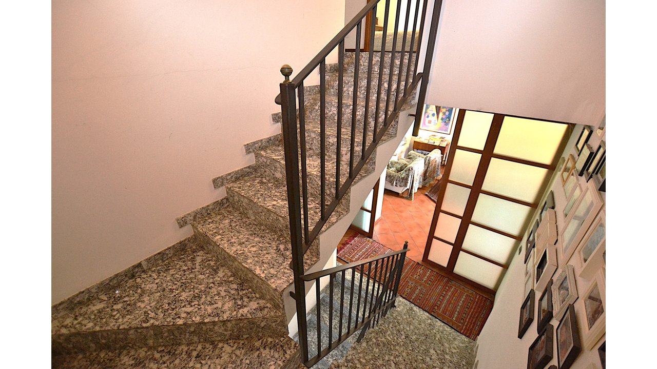 VILLA A SCHIERA