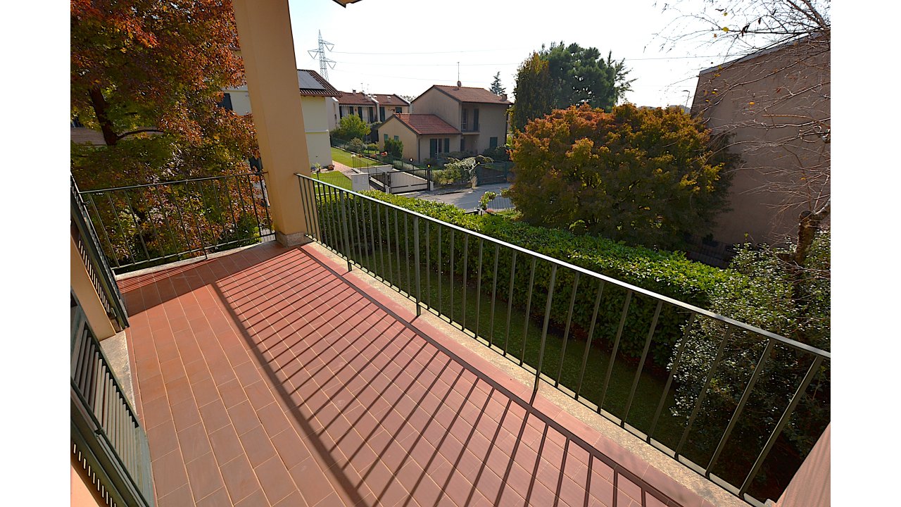 VILLA A SCHIERA