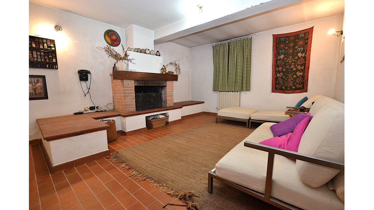 VILLA A SCHIERA