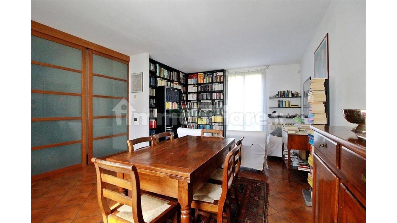 VILLA A SCHIERA