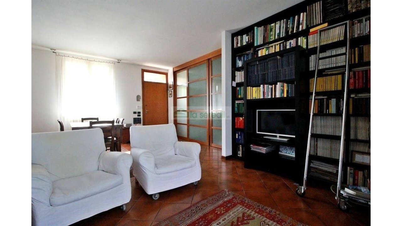 VILLA A SCHIERA