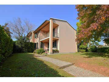 VILLA A SCHIERA