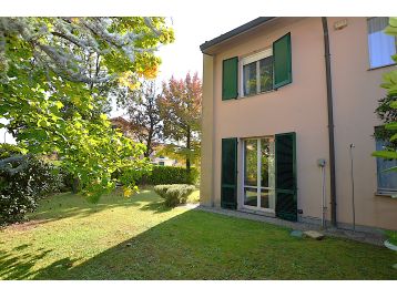 VILLA A SCHIERA