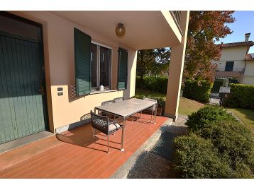 VILLA A SCHIERA