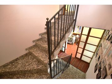 VILLA A SCHIERA