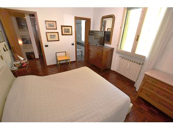 VILLA A SCHIERA