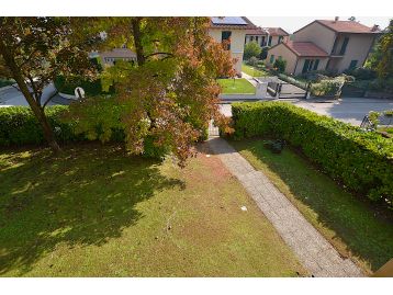 VILLA A SCHIERA