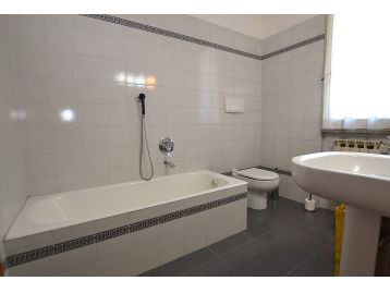 VILLA A SCHIERA