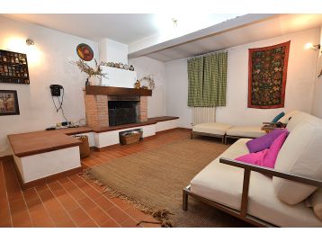 VILLA A SCHIERA