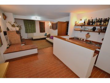 VILLA A SCHIERA