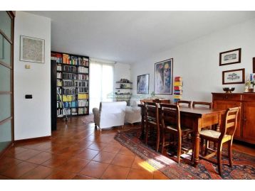 VILLA A SCHIERA