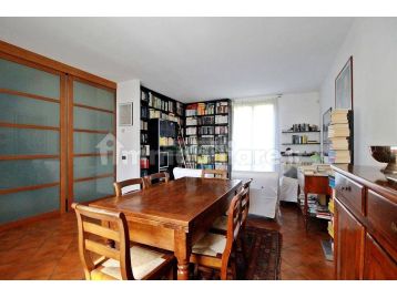 VILLA A SCHIERA