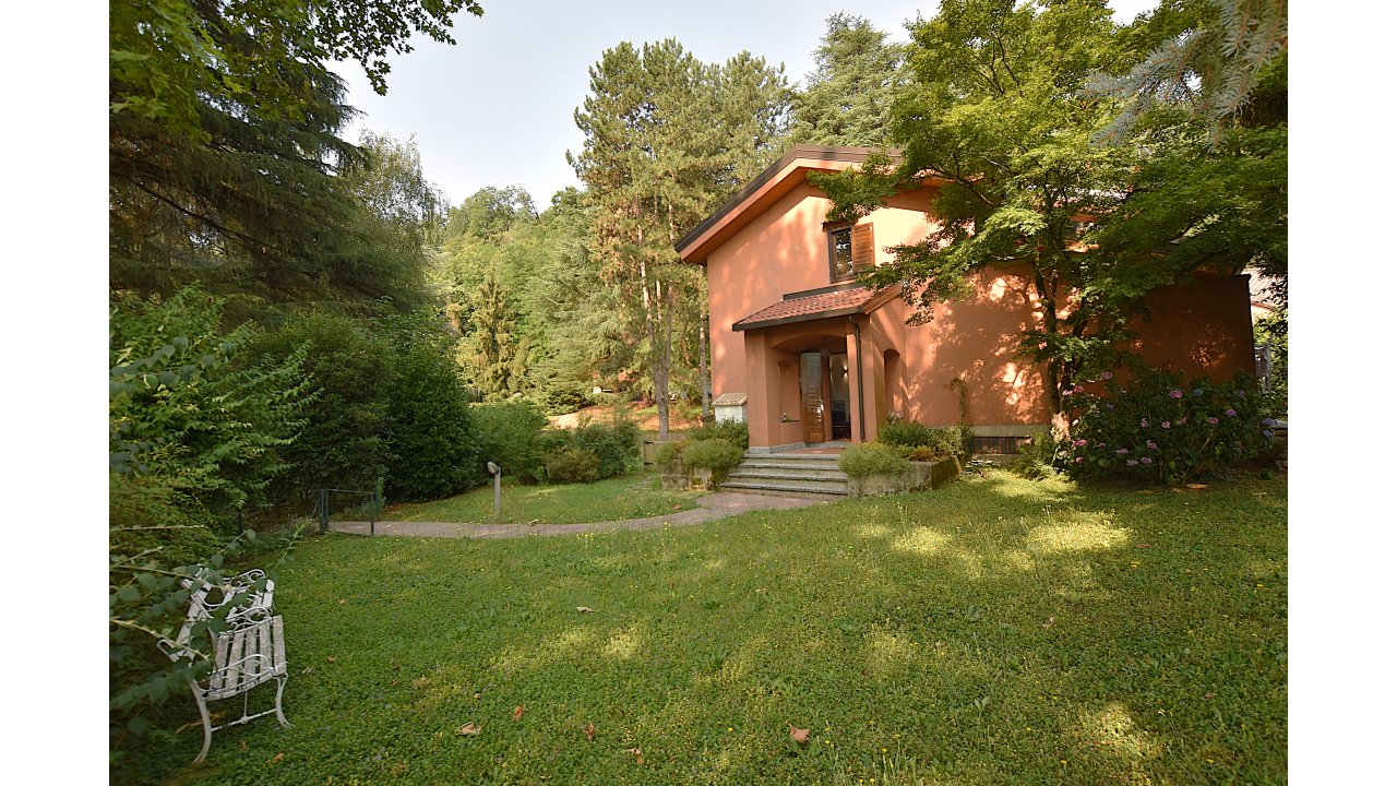 VILLA A SCHIERA