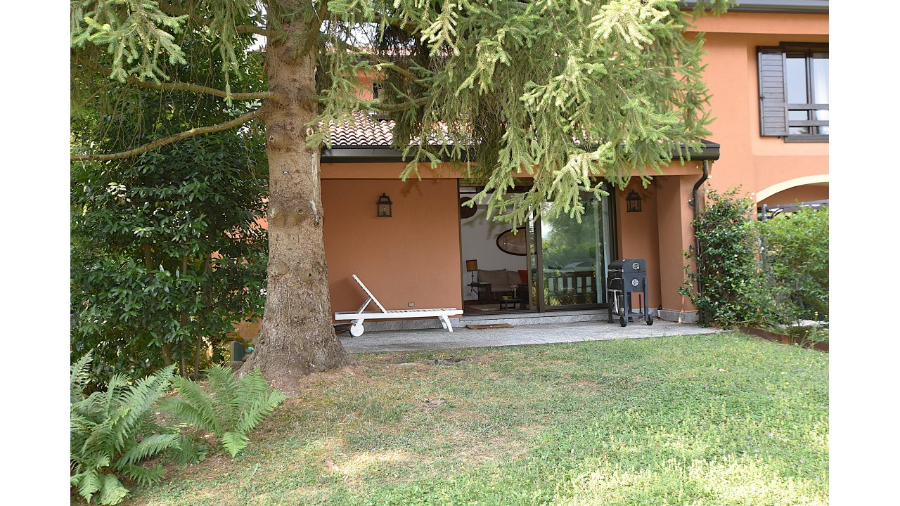 VILLA A SCHIERA
