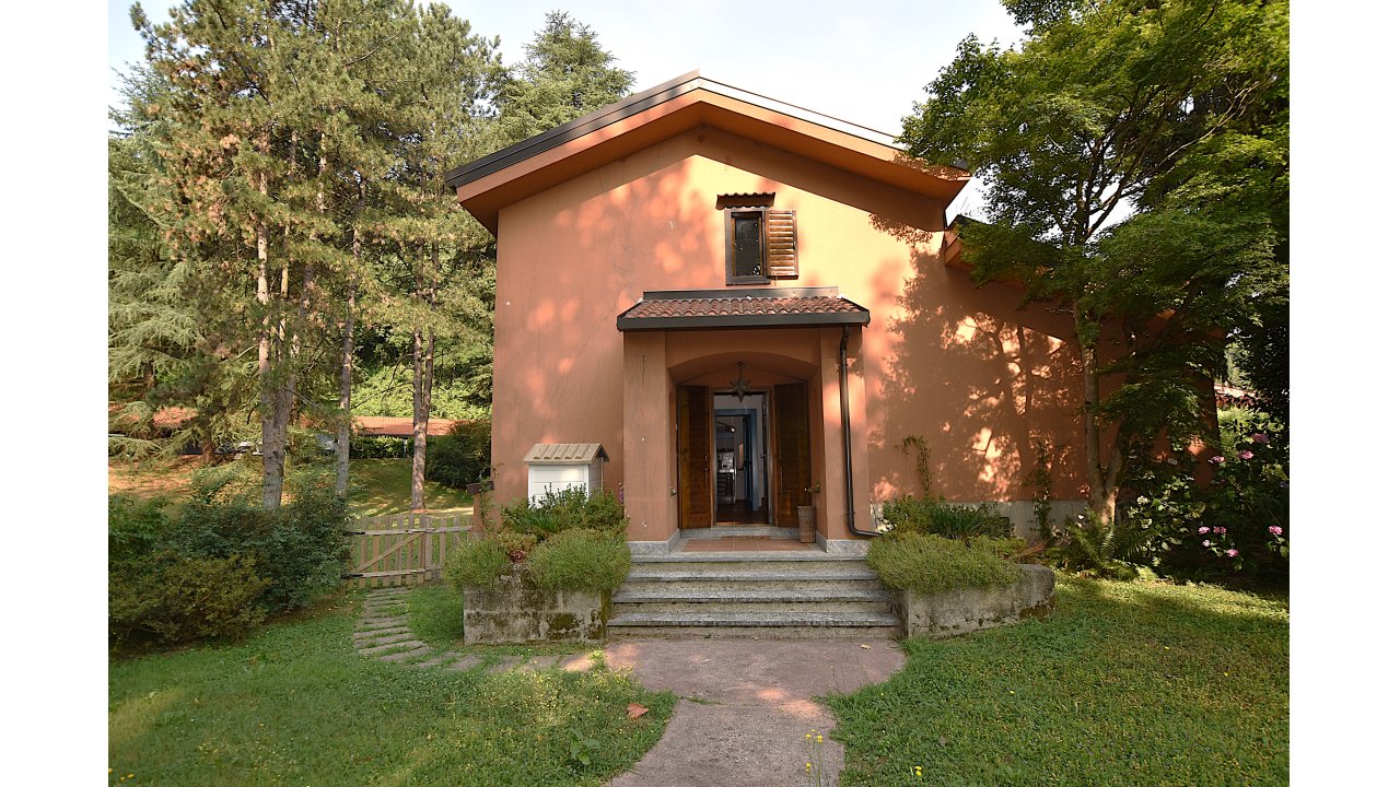 VILLA A SCHIERA
