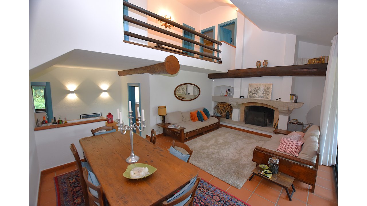 VILLA A SCHIERA