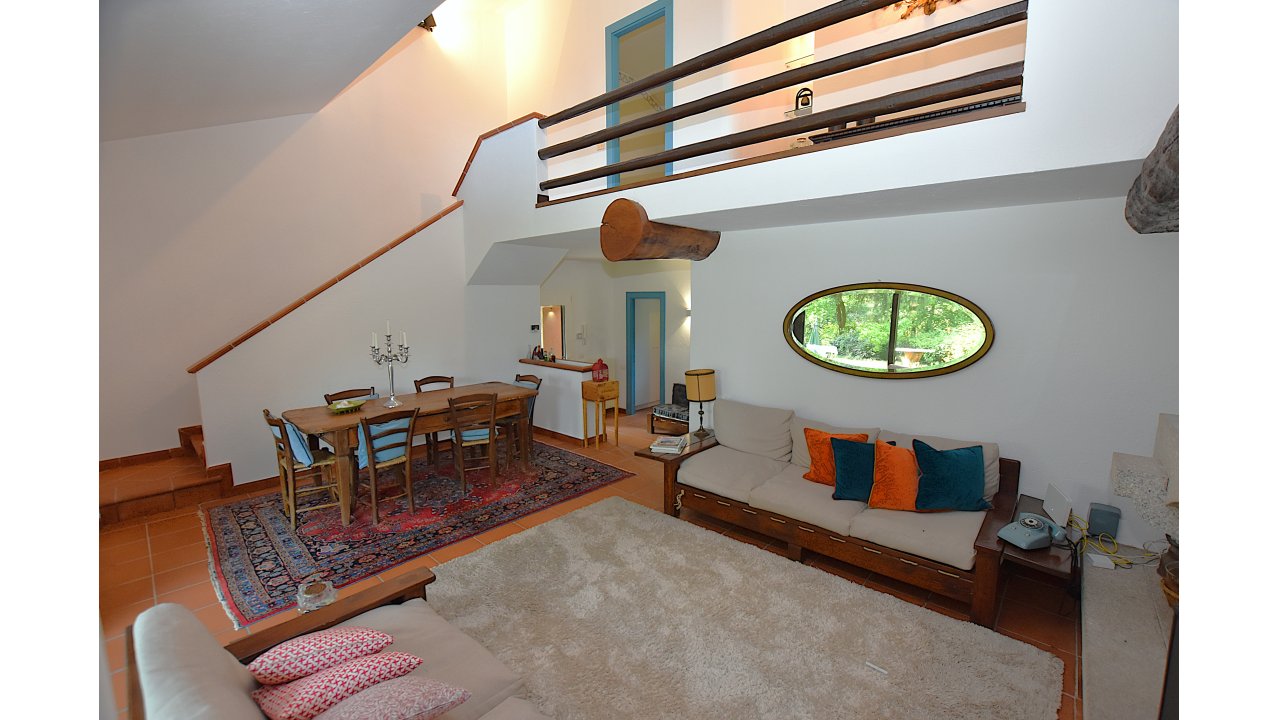VILLA A SCHIERA