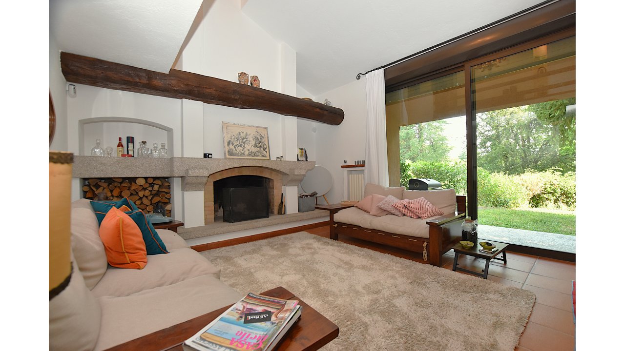 VILLA A SCHIERA