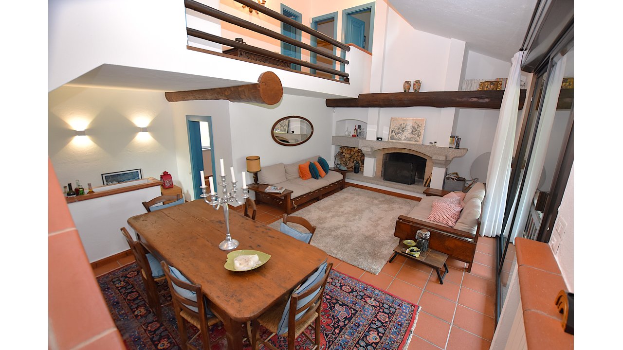 VILLA A SCHIERA