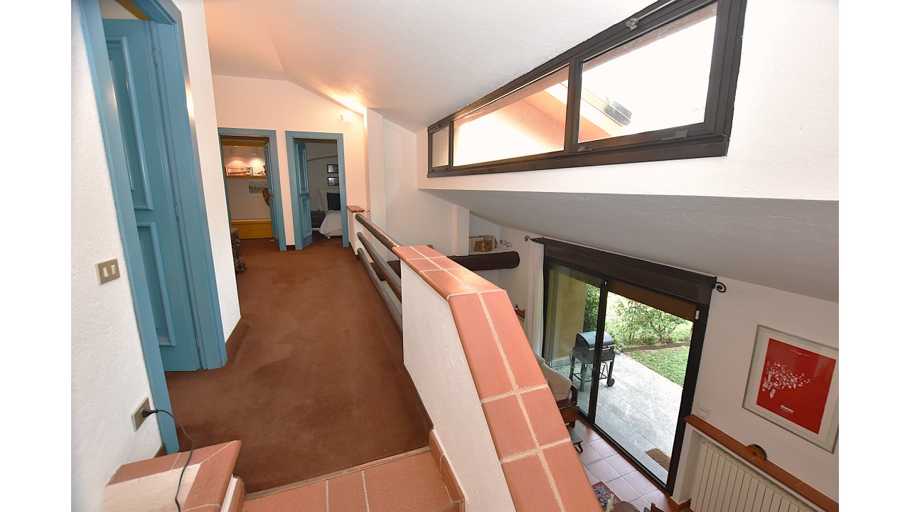 VILLA A SCHIERA