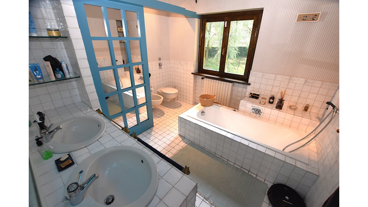 VILLA A SCHIERA