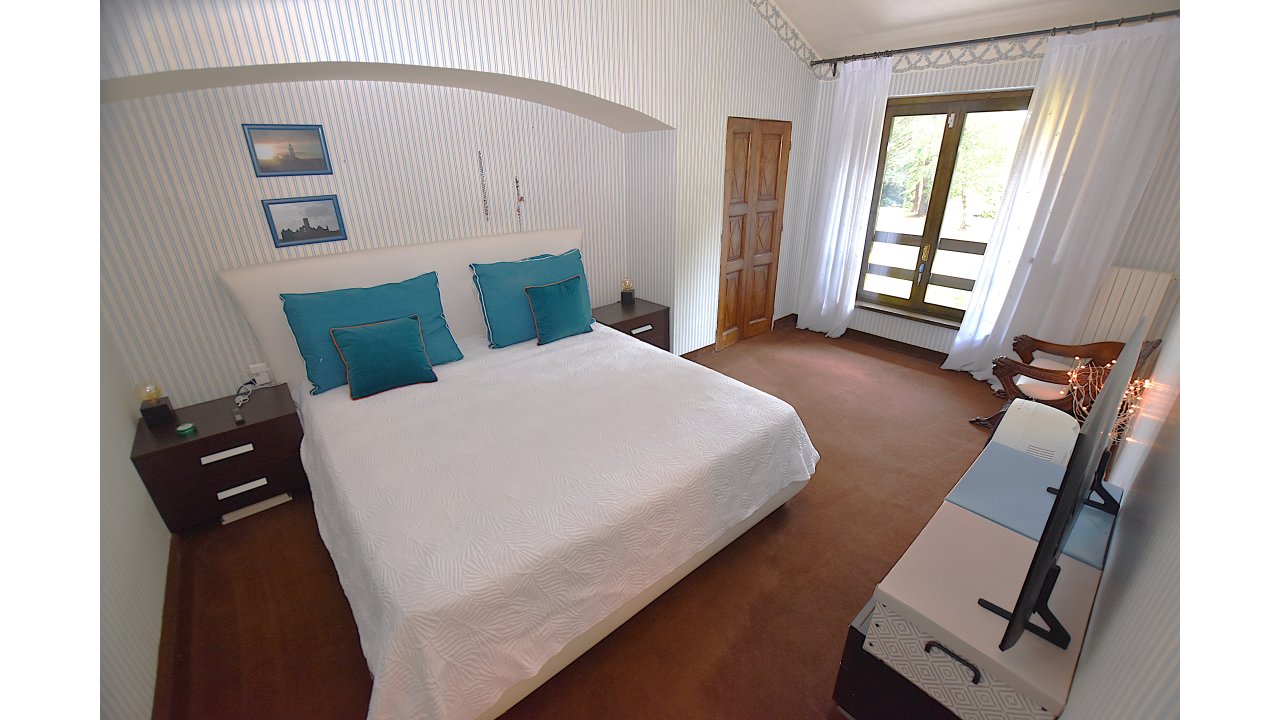 VILLA A SCHIERA