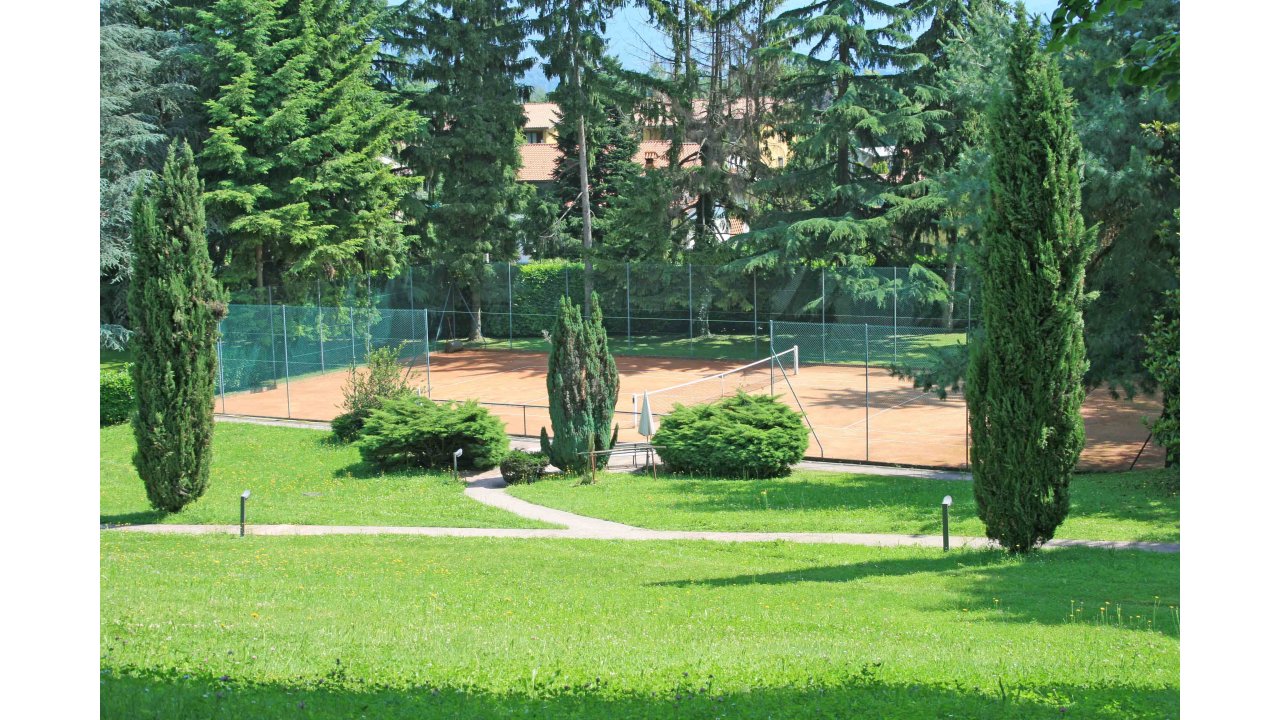 VILLA A SCHIERA