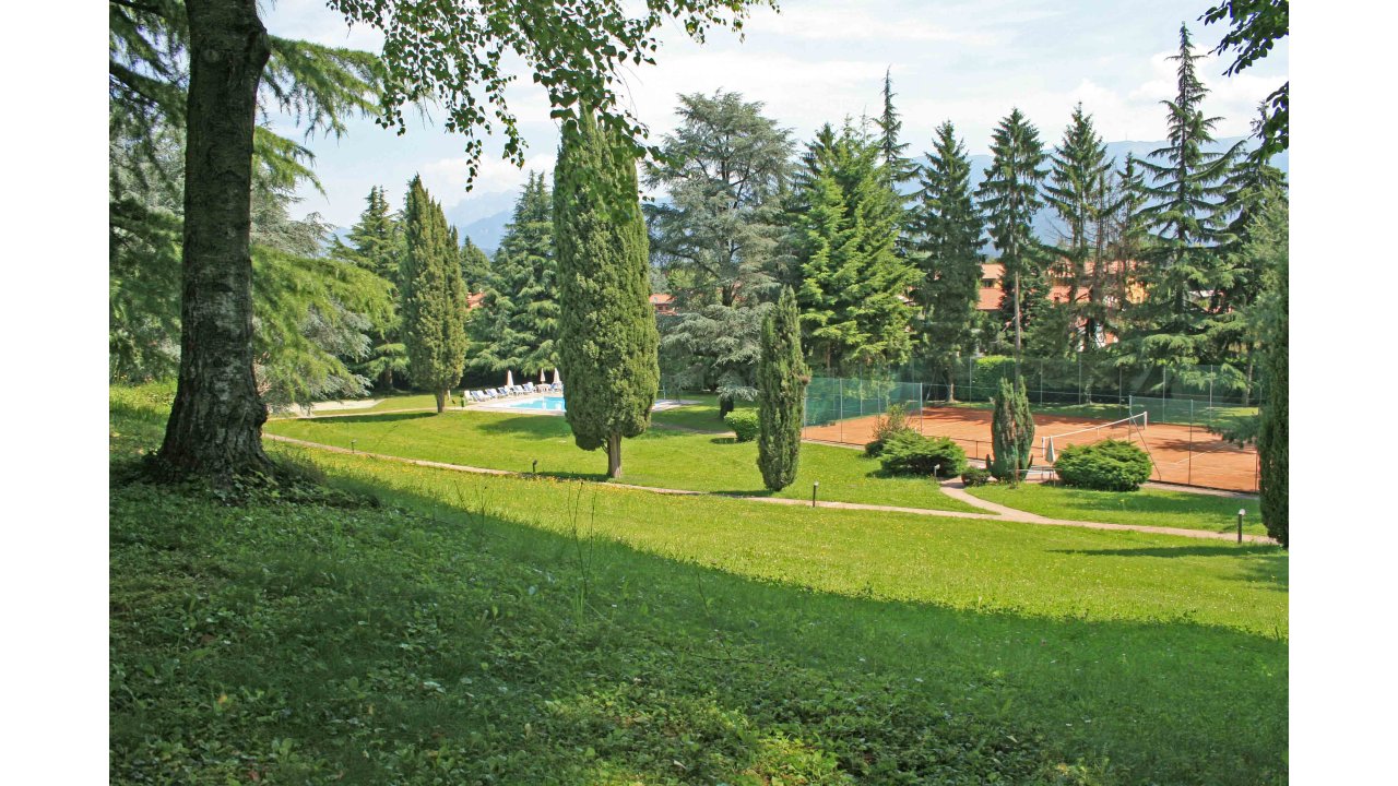 VILLA A SCHIERA
