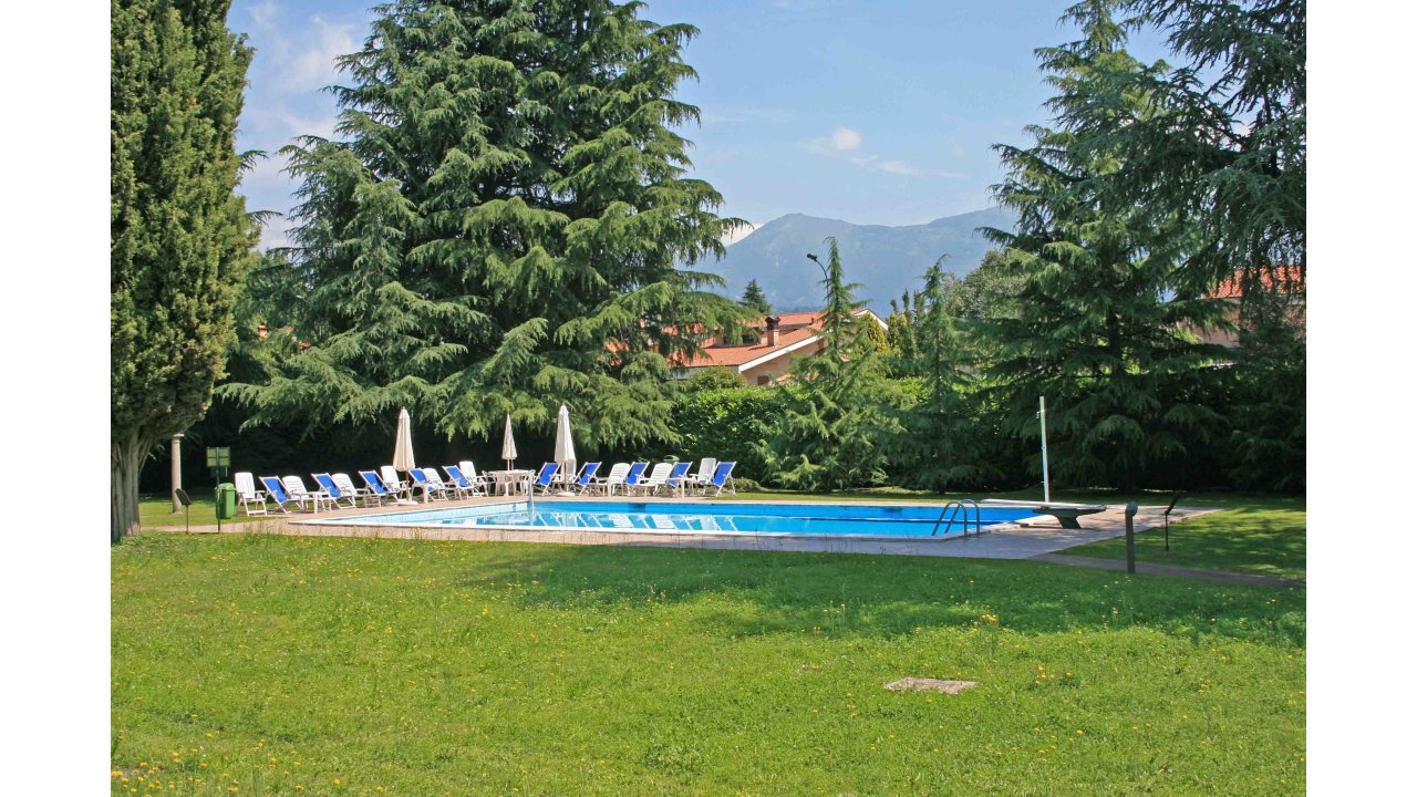 VILLA A SCHIERA