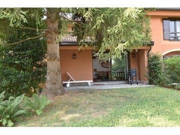 VILLA A SCHIERA