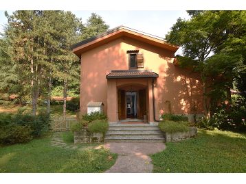VILLA A SCHIERA