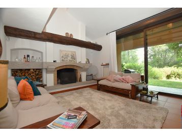 VILLA A SCHIERA
