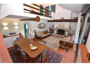 VILLA A SCHIERA